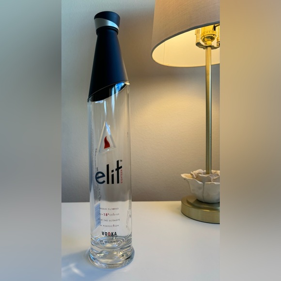 Stoli Elit Stolichnaya Vodka 750ml Empty Bottle with Cap - Picture 2 of 6